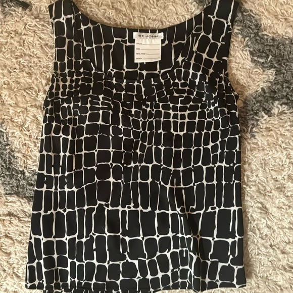 Like new! St John blouse light weight size 6. Black and white - Picture 1 of 2